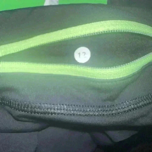 Lululemon Run Inspire Crop II Leggings in Black/Frond 2 Womens Size 12 - Picture 6 of 6